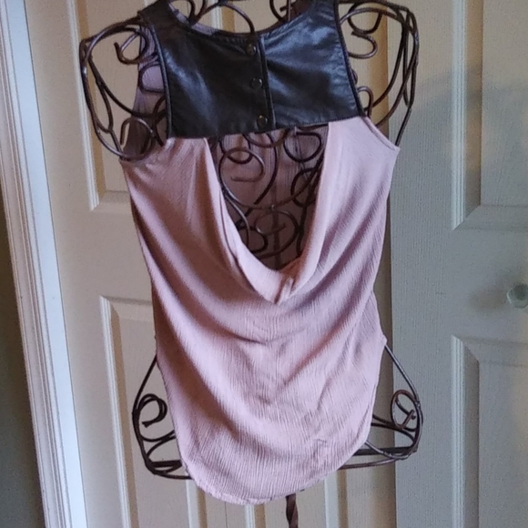 Top - Picture 4 of 8